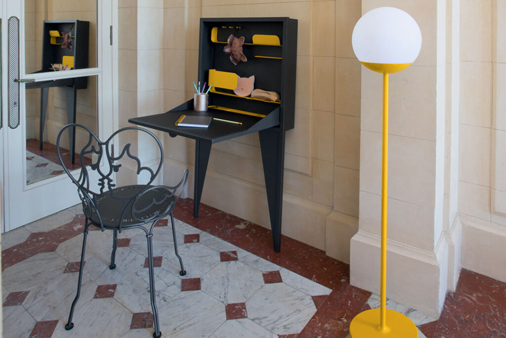secretaire-Face-a-Face-chaise-Ange-lampe-Mooon